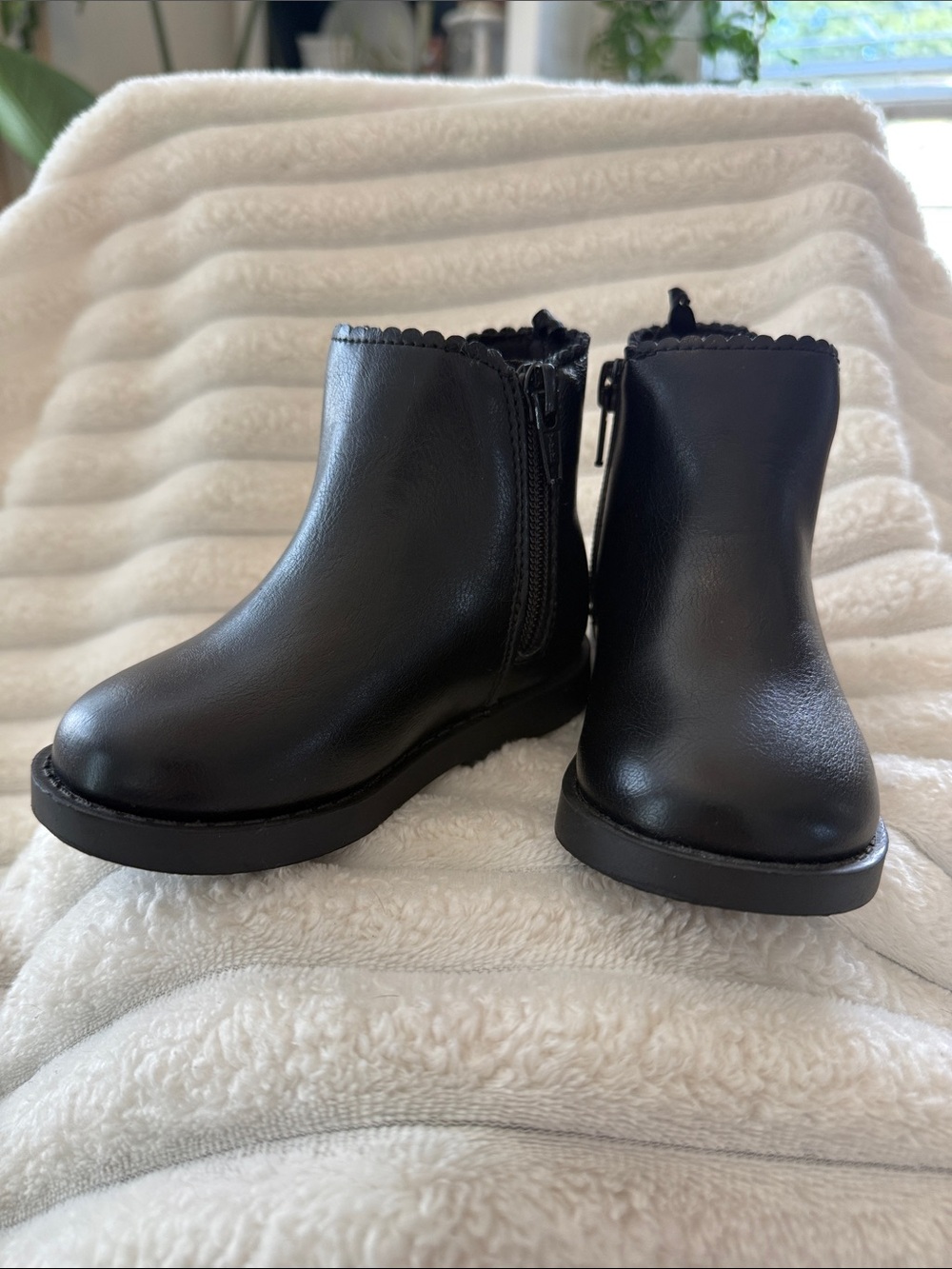 Old Navy Black Girls Zip-Up Chelsea Booties with Scalloped Edge